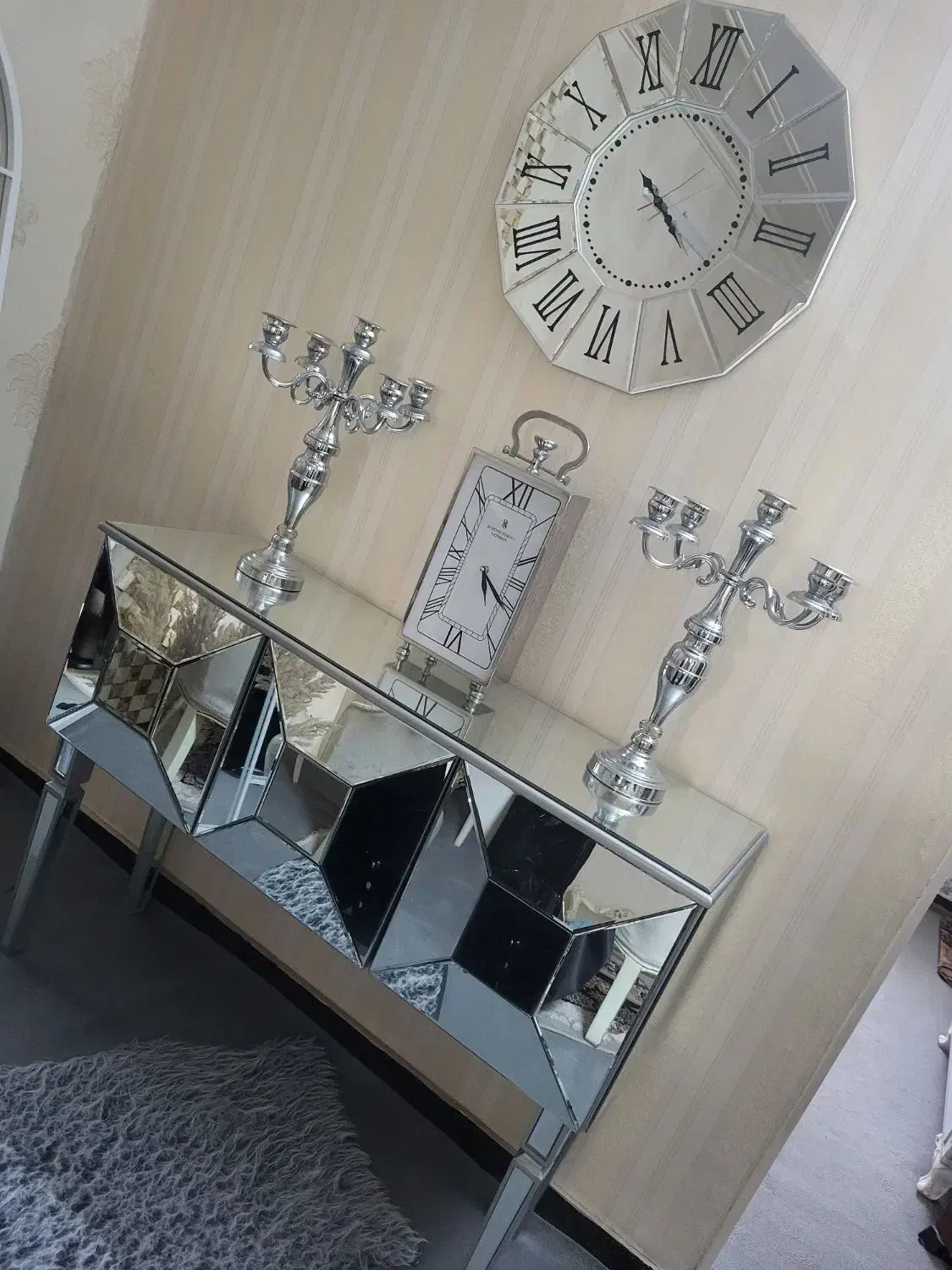 میز کنسول آینه ای و ساعت دیواری آینه ای شیک|بوفه، ویترین، کنسول|چهاردانگه (تهران), |دیوار
