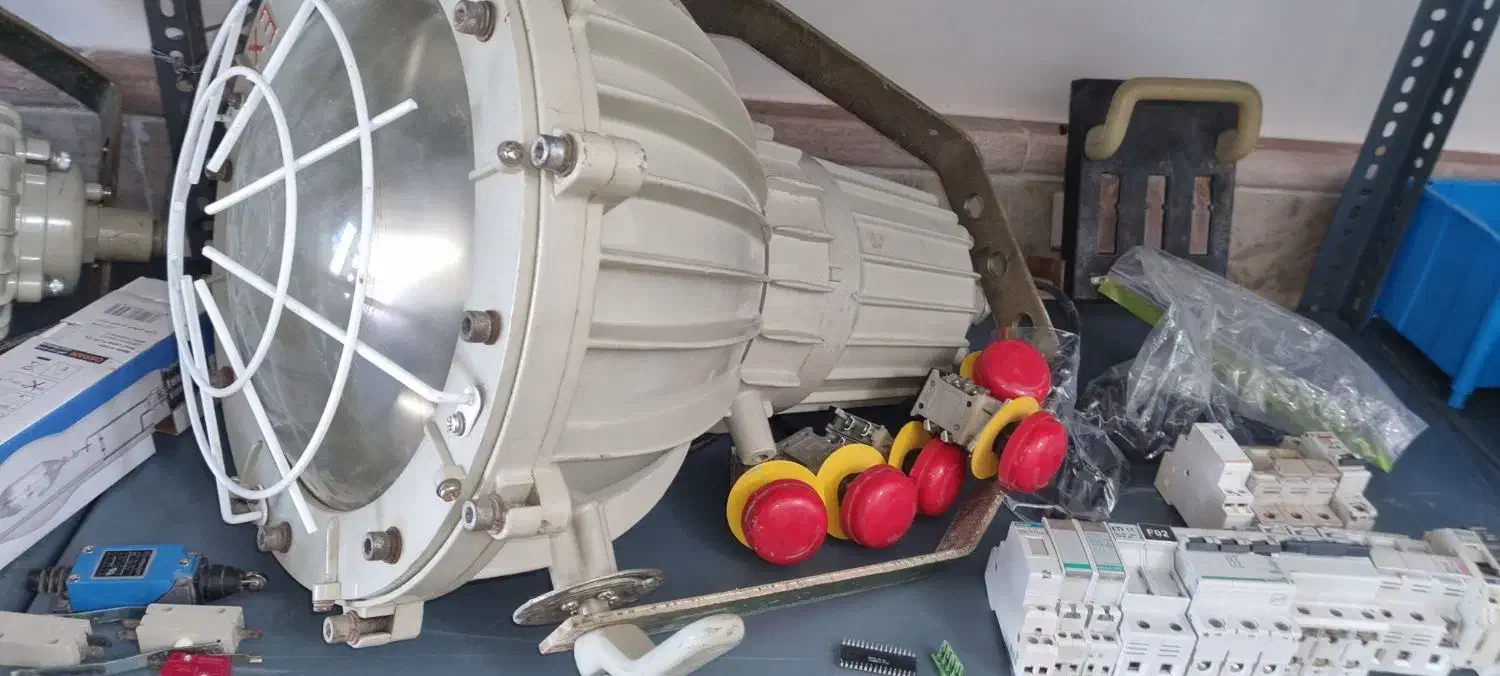 نورافکن ضد انفجار|لامپ و چراغ|ملکان, |دیوار