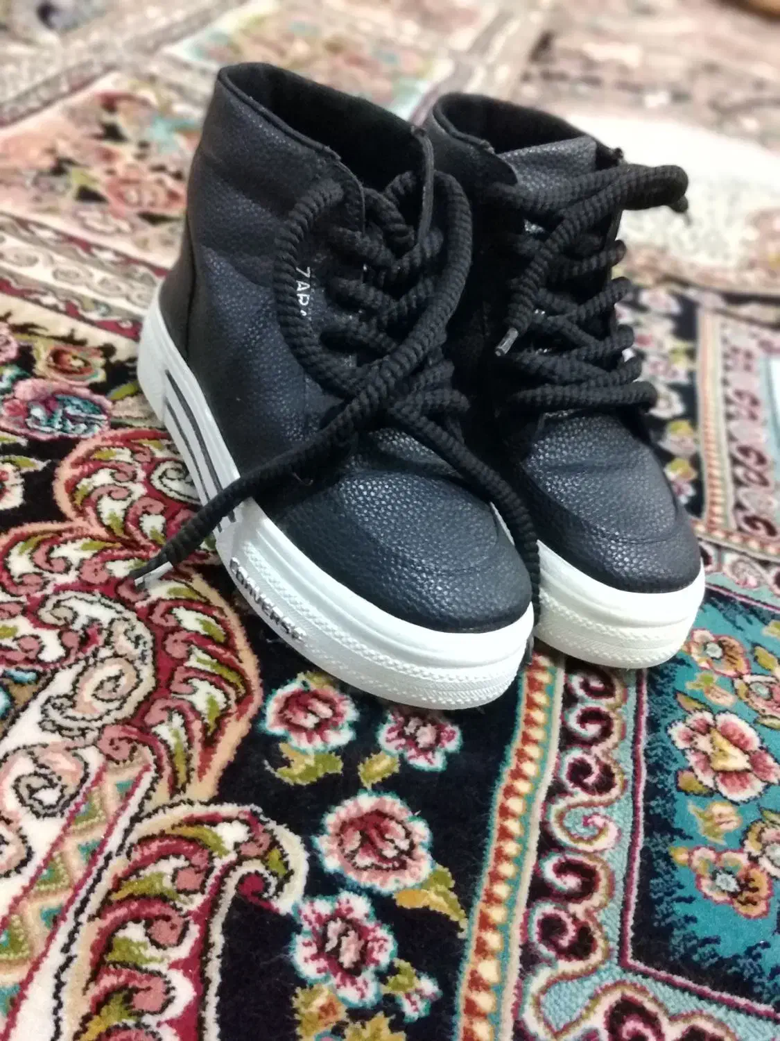 کفش|کیف، کفش، کمربند|چناران, |دیوار