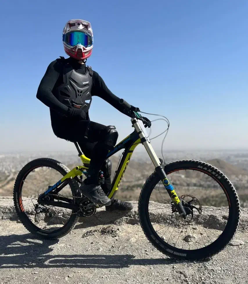 جاینت گلوری دانهیل|دوچرخه، اسکیت، اسکوتر|فردیس, فردیس|دیوار