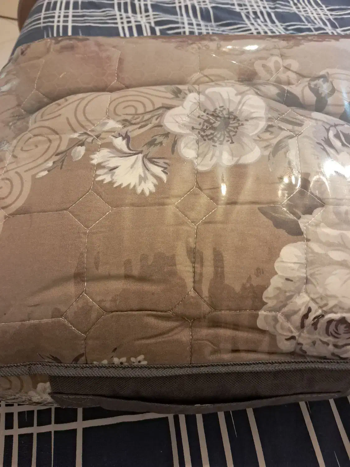 روتختی شکلاتی ۲ نفر با ملافه   کشدار ر  بالشتی|سرویس روتختی|خرقان, |دیوار