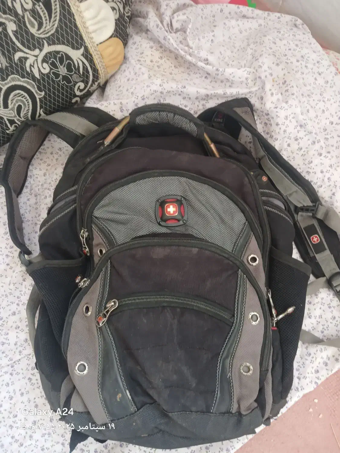 یک کول پشتی طبیعت گردی معروف سویسی کاملا سالم|کیف، کفش، کمربند|زارچ, |دیوار