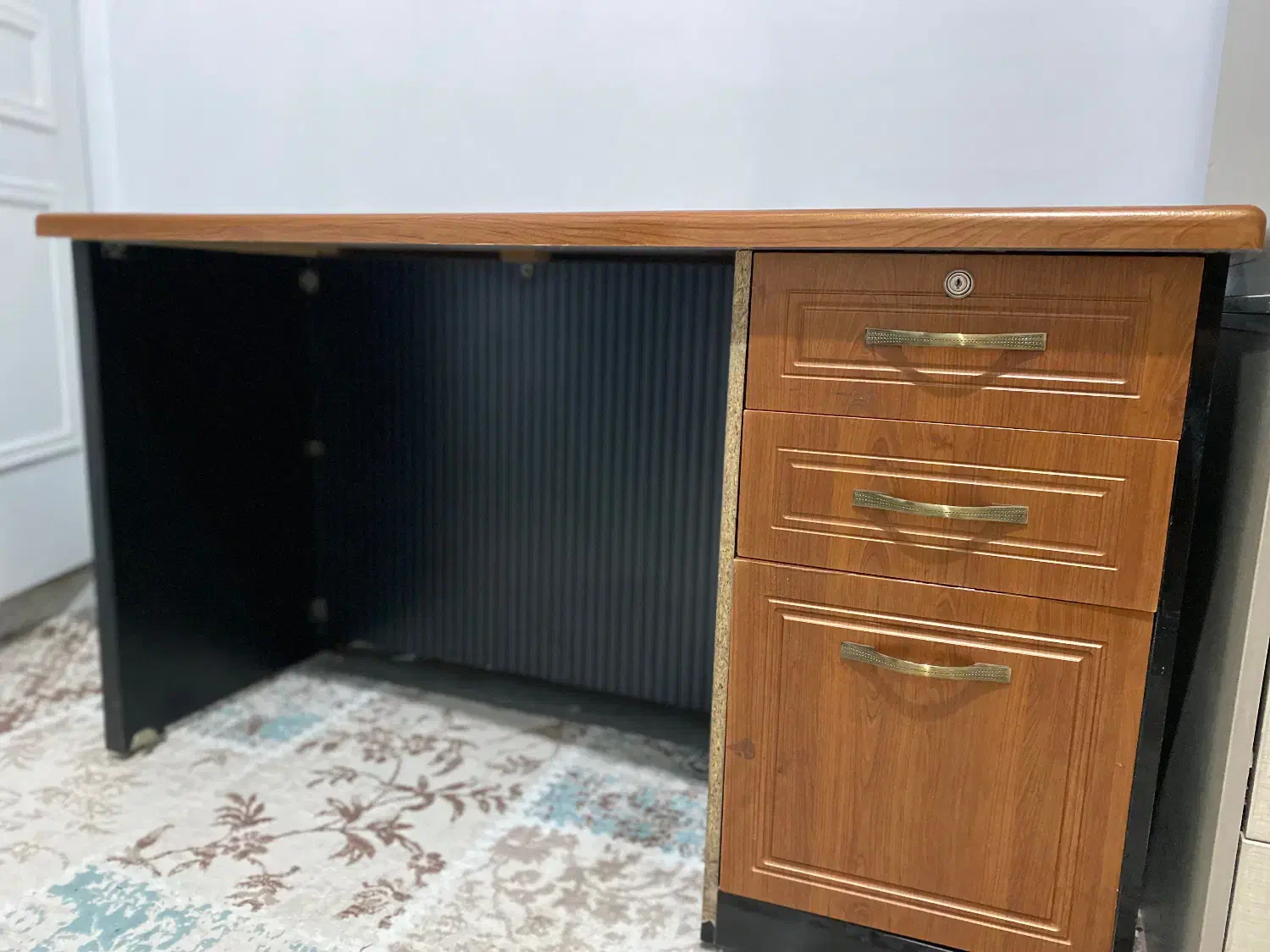 میز مطالعه|میز تحریر و کامپیوتر|اندیشه, اندیشه فاز ۴|دیوار