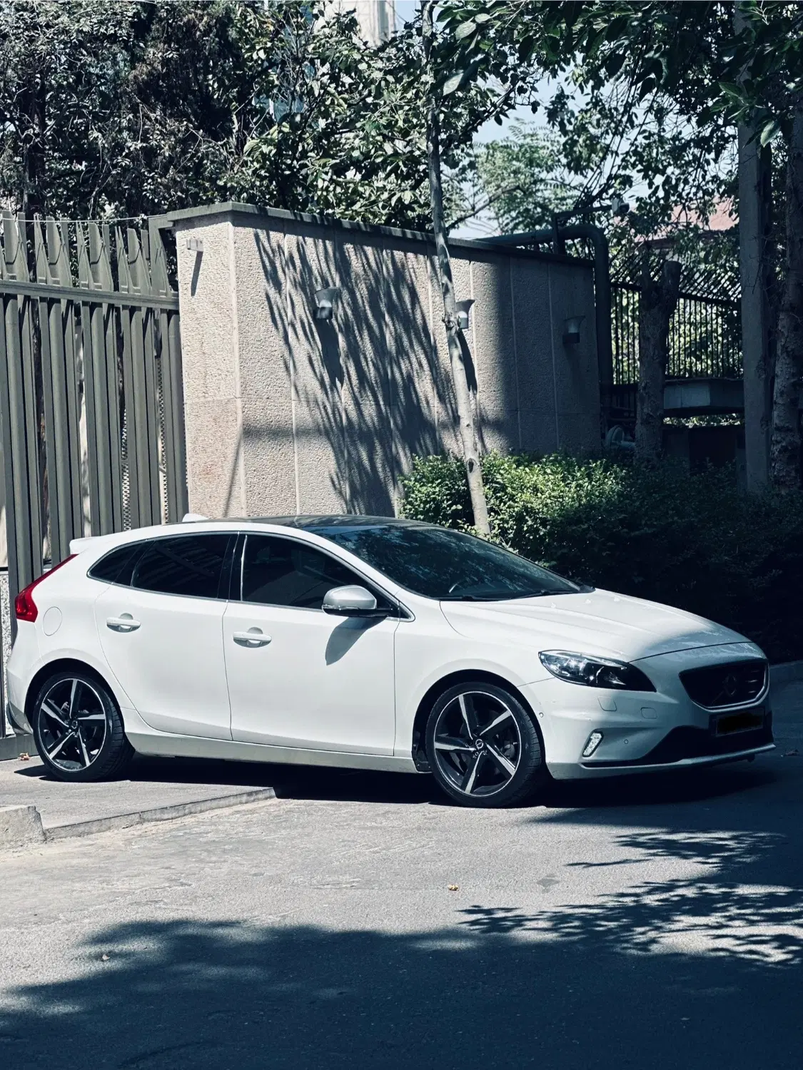VOLVO V40 R design plus|خودرو سواری و وانت|تهران, پرستار|دیوار