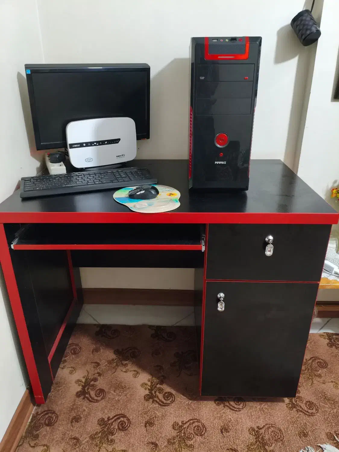 کامپیوتر و به همراه میز|رایانه رومیزی|تهران, شوش|دیوار