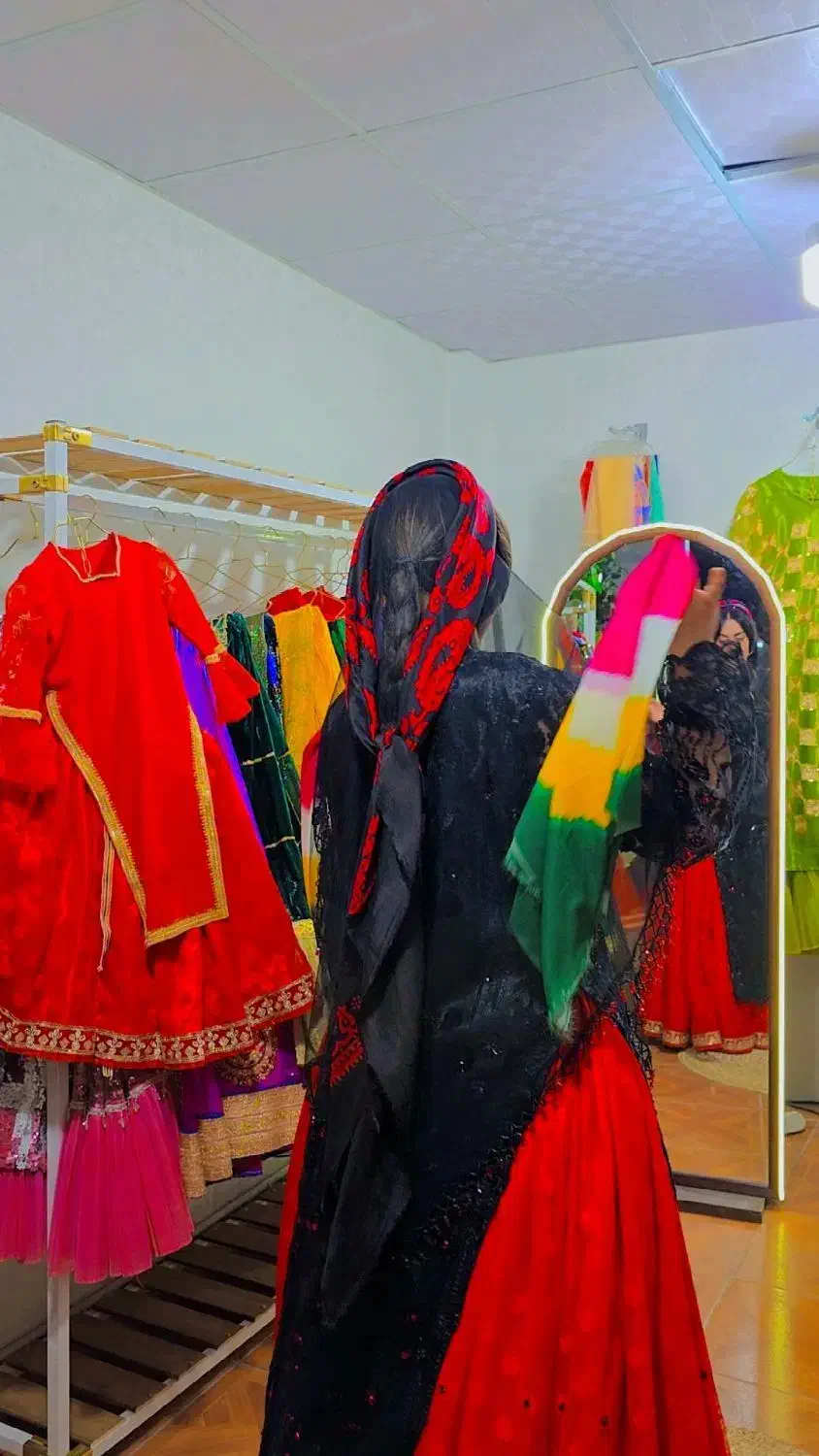 گالری لباس محلی|لباس|مرودشت, ابوذر شمالی|دیوار