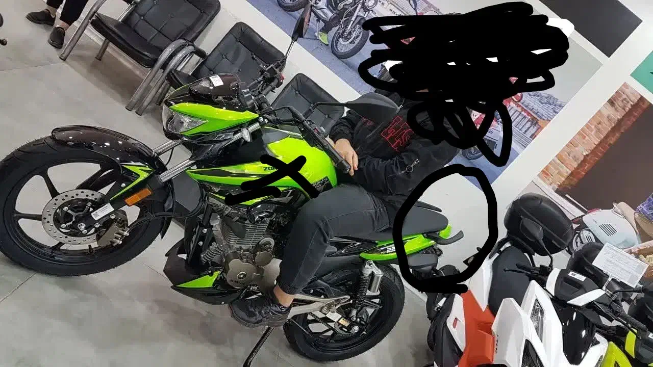 گمشده زونتس|اشیا|اصفهان, فرهنگیان|دیوار