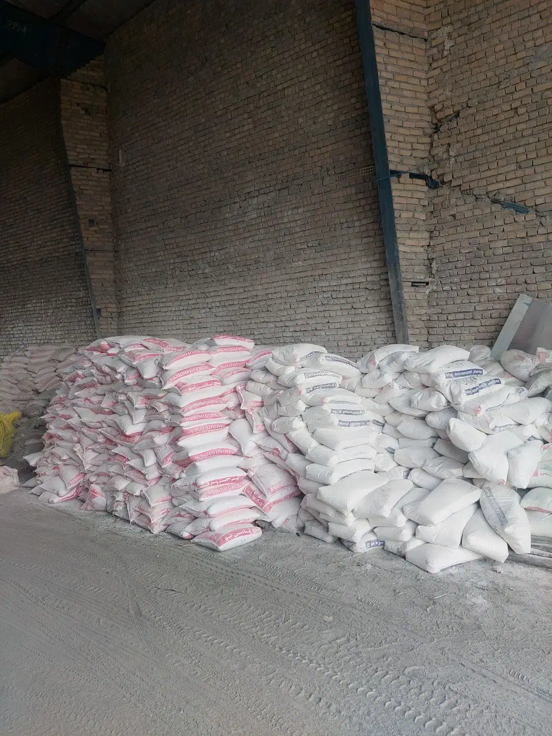 فروش مصالح سیمان گچ اجر پایه فنس بلوک|مصالح و تجهیزات ساختمان|بروجرد, |دیوار