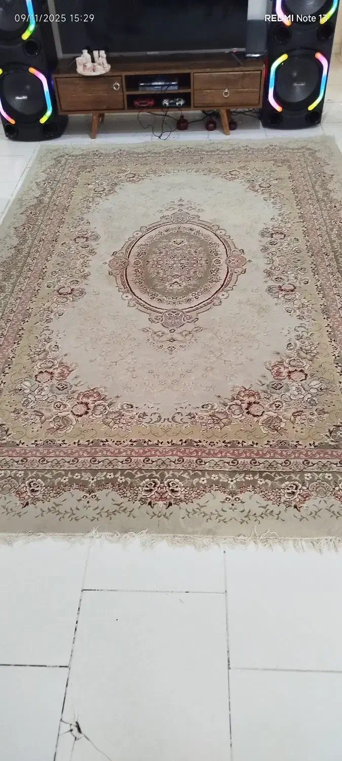 فرش ماشینی 6 متری کرم.مشکی قرمزتمیزوسالم|فرش|پرند, فاز ۶|دیوار