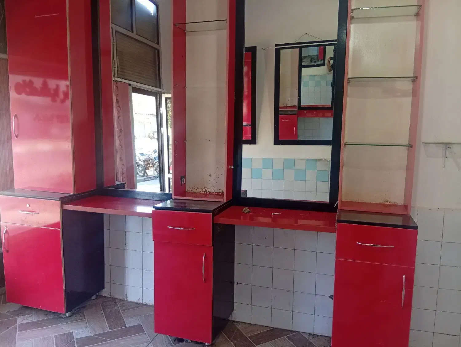 کابینت|آرایشگاه و سالن‌های زیبایی|میاندوآب, |دیوار