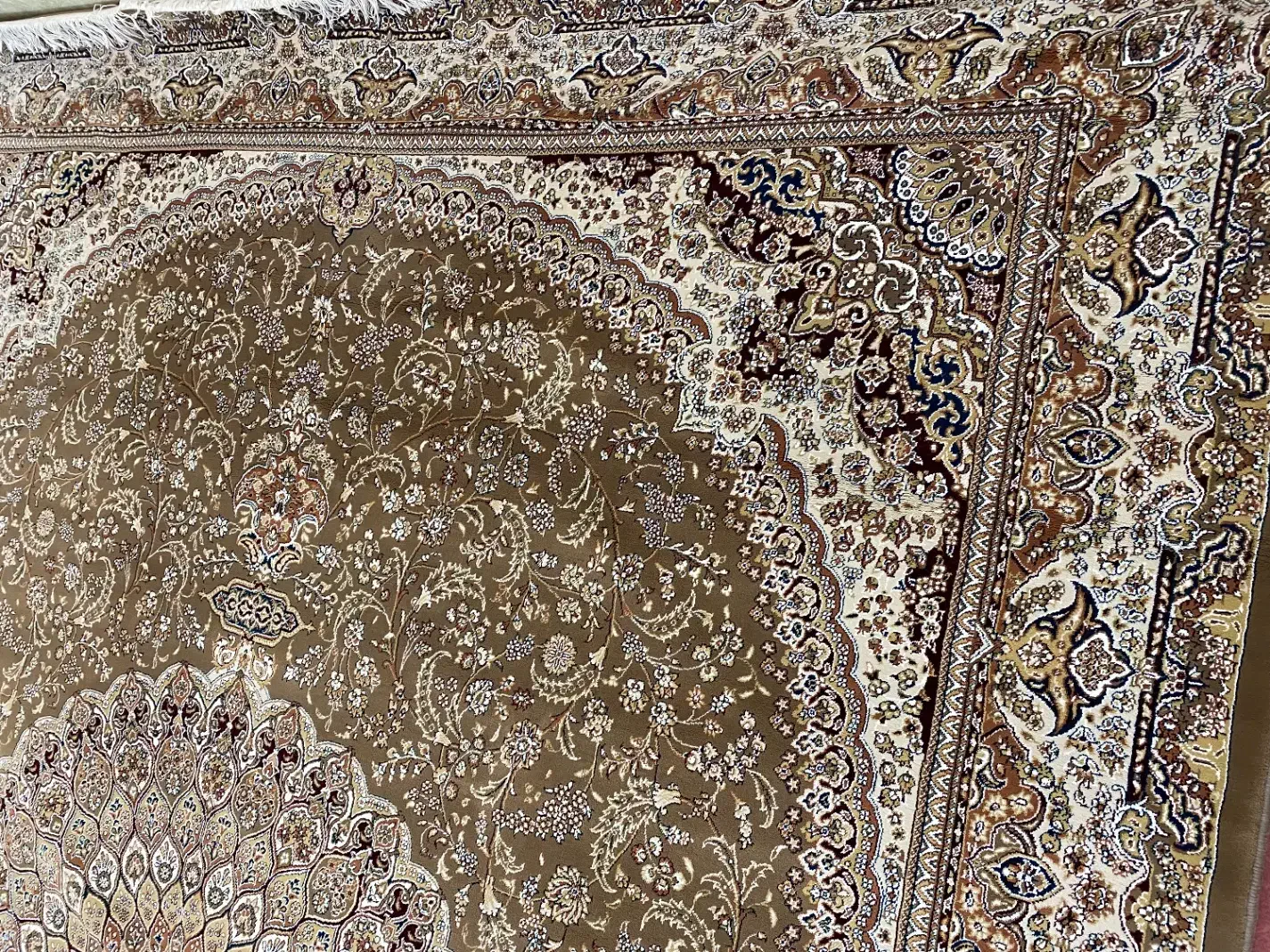 فرش۱۲ متری|فرش|قم, چهل درخت‎|دیوار