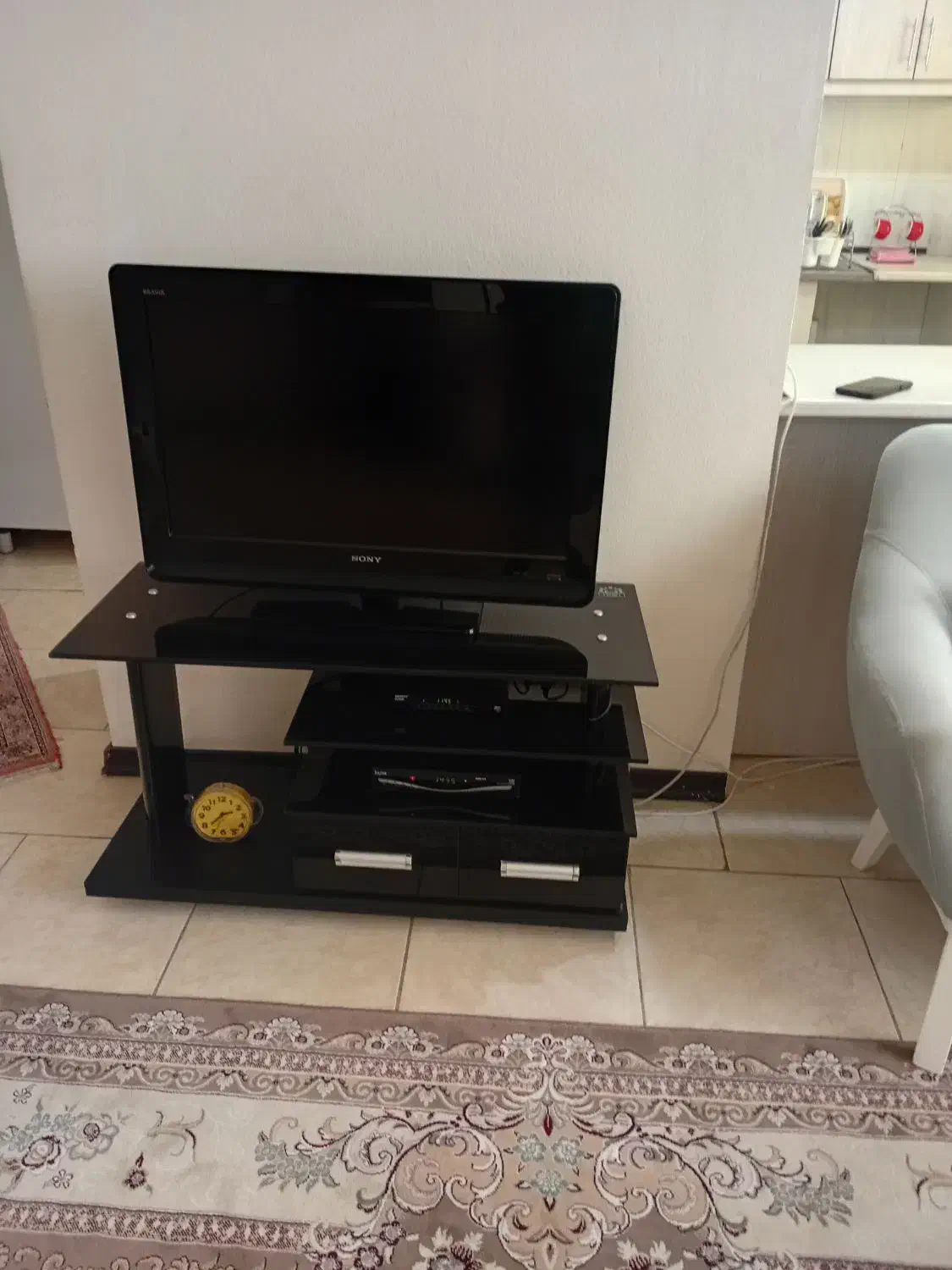 تلویزیون سونی اصل ۳۲ اینچ به همراه میز تلویزیون|تلویزیون و پروژکتور|پردیس, فاز ۳|دیوار