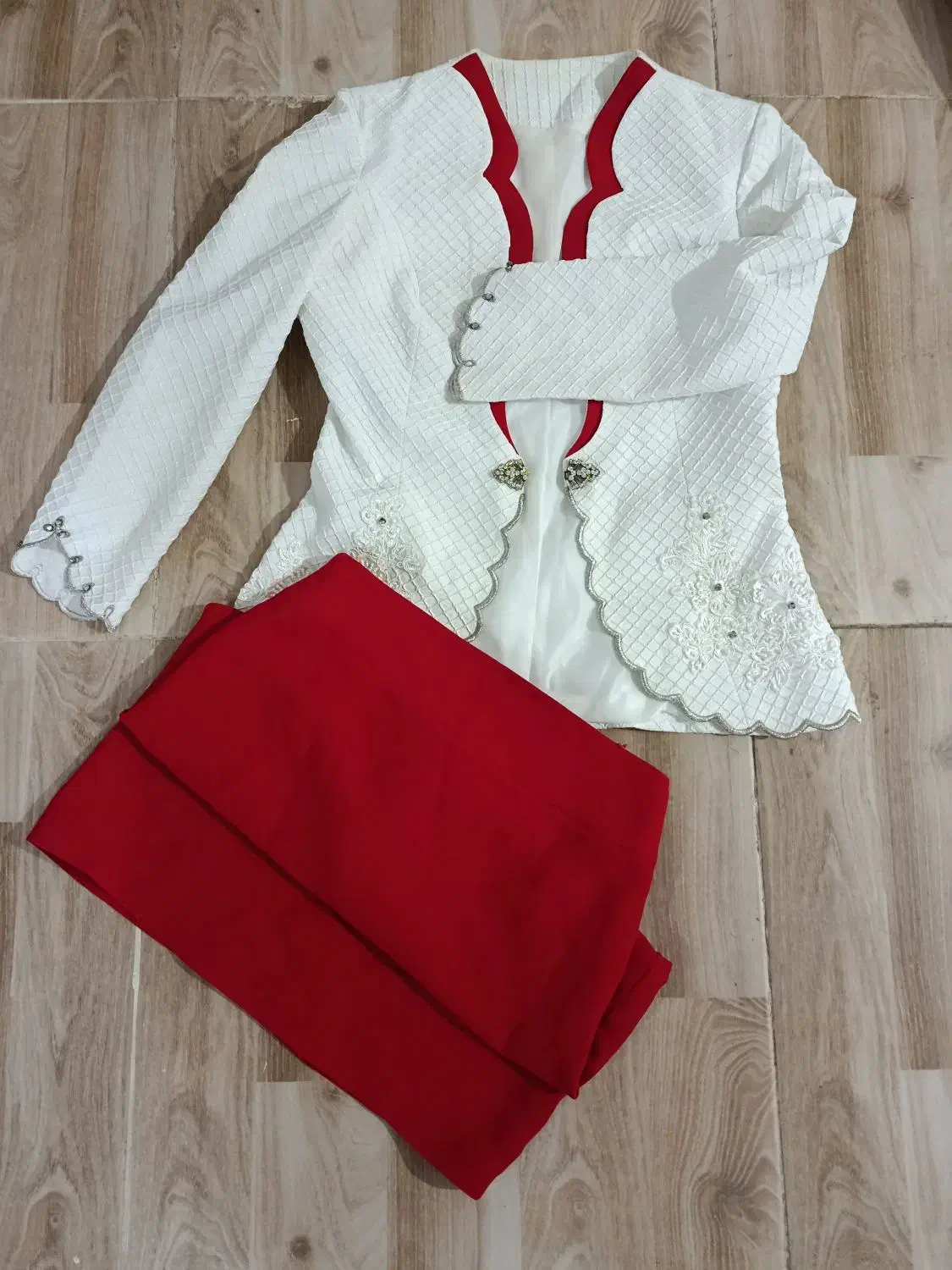 لباس مجلسی|لباس|ایوان, |دیوار