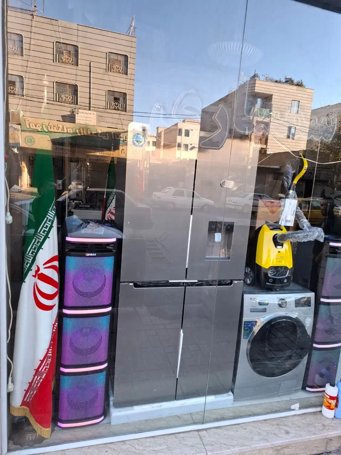 سمساری لوکس|عمدهفروشی|اندیشه, اندیشه فاز ۱|دیوار