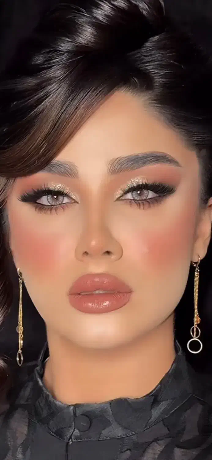 میکاپ‌کار هستم اماده همکاری با سالن دارها|خدمات آرایشگری و زیبایی|اردبیل, |دیوار