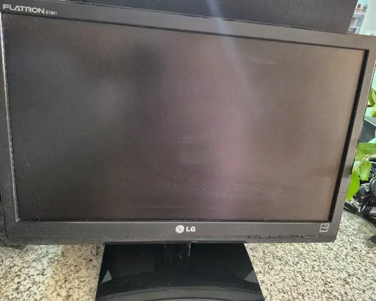 مانیتور ۱۹ اینچی LG LED HD|قطعات و لوازم جانبی رایانه|سمنان, |دیوار