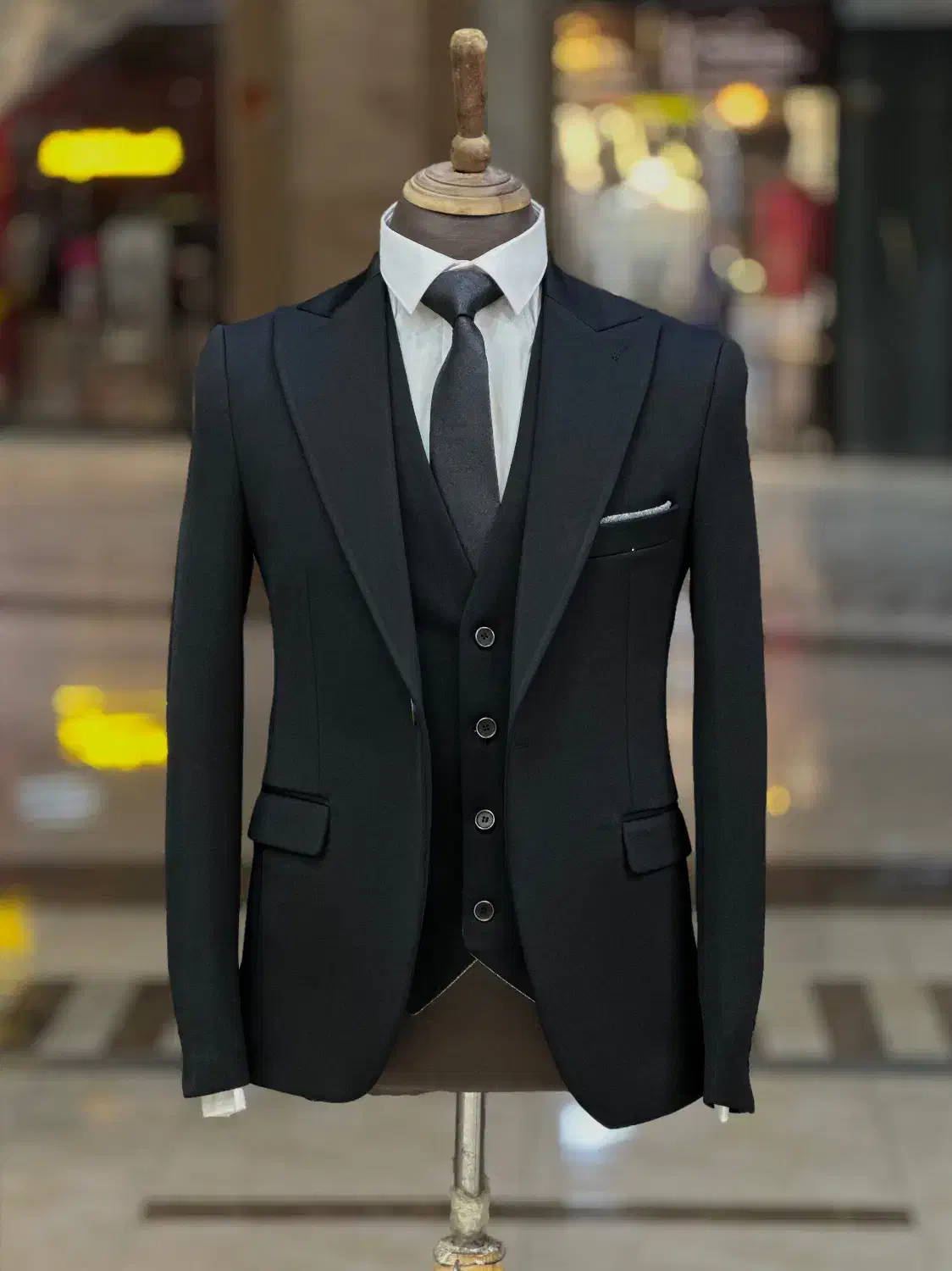 کت و شلوار|لباس|مهاباد (آذربایجان غربی), |دیوار