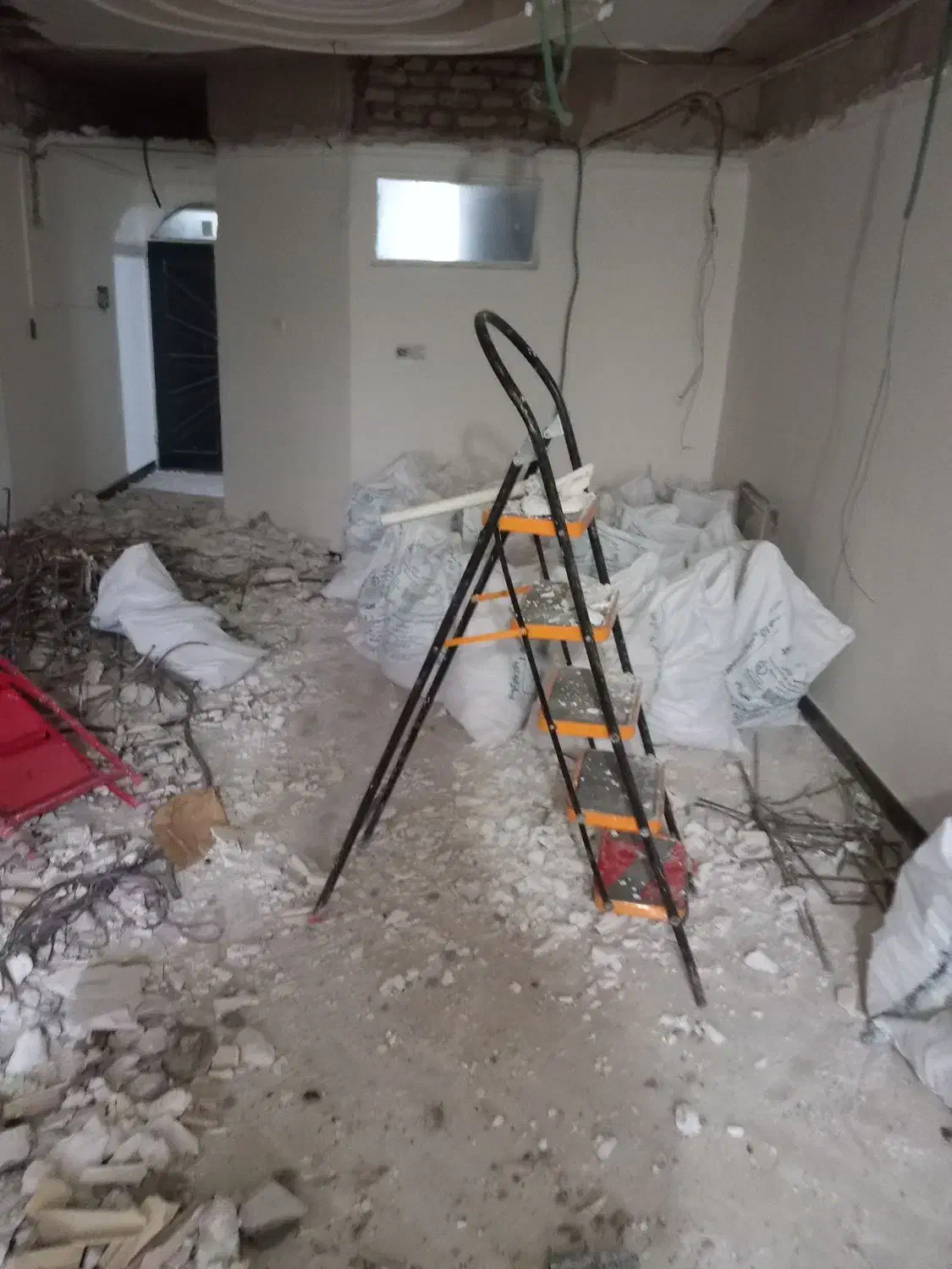 تخریب ساختمان وخرده کاری اجاره هیلتی|خدمات پیشه و مهارت|شهریار, شهریار|دیوار