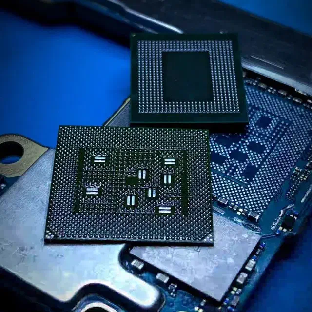 تعمیرات تخصصی موبایل با گارانتی معتبر|خدمات رایانه‌ای و موبایل|یزد, |دیوار