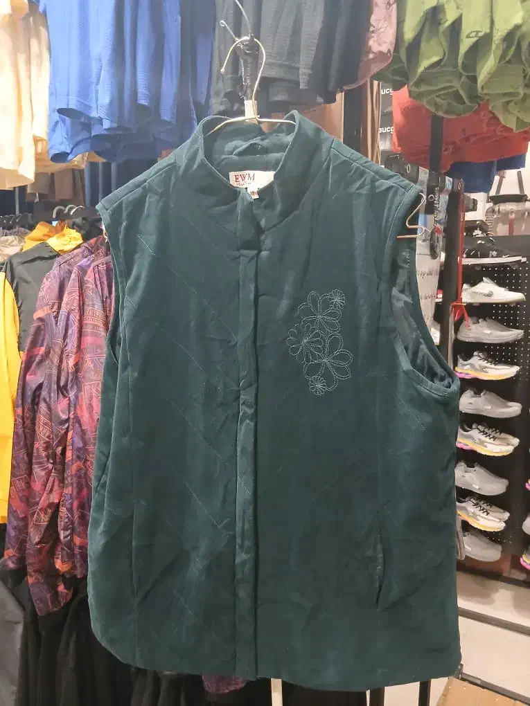 پافر خارجی، استوک و تاناکورا|لباس|شیراز, جانبازان|دیوار