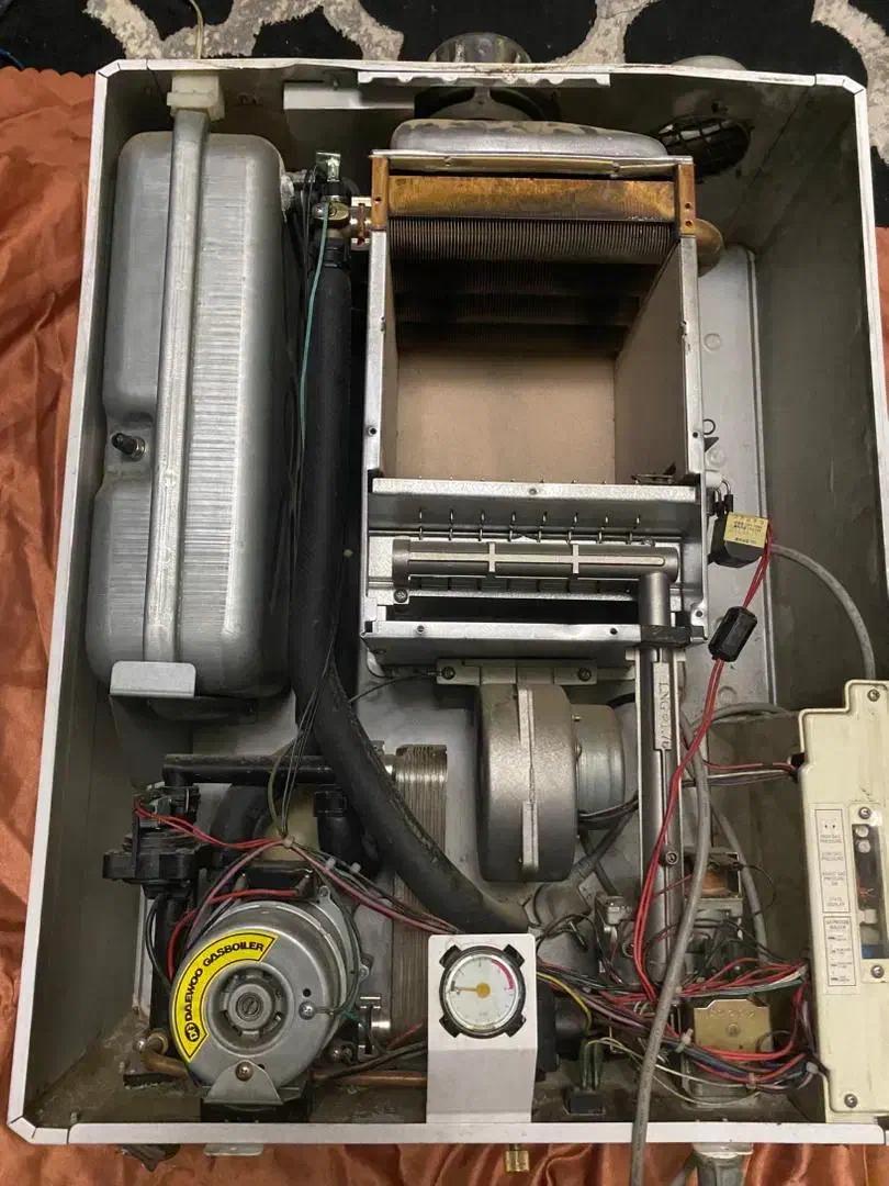 سرویس وتعمیر انواع پکیج و آبگرمکن دیواری تعمیر برد|خدمات پیشه و مهارت|تهران, تهرانویلا|دیوار