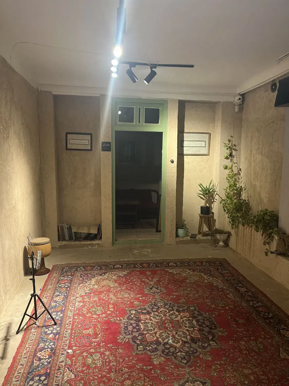 اجاره دفتر کار از یک کافه گالری|اجارهٔ دفتر کار، اتاق اداری، مطب|اصفهان, نقش جهان|دیوار