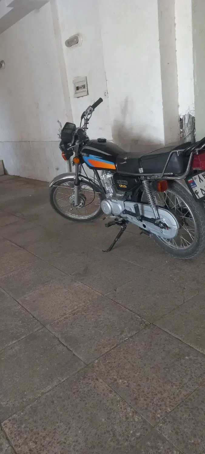 موتور هندا|موتورسیکلت|رباط‌کریم, رباط‌کریم|دیوار