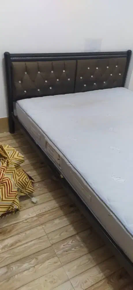 تخت خواب دو نفره|تخت و سرویس خواب|دوگنبدان, |دیوار