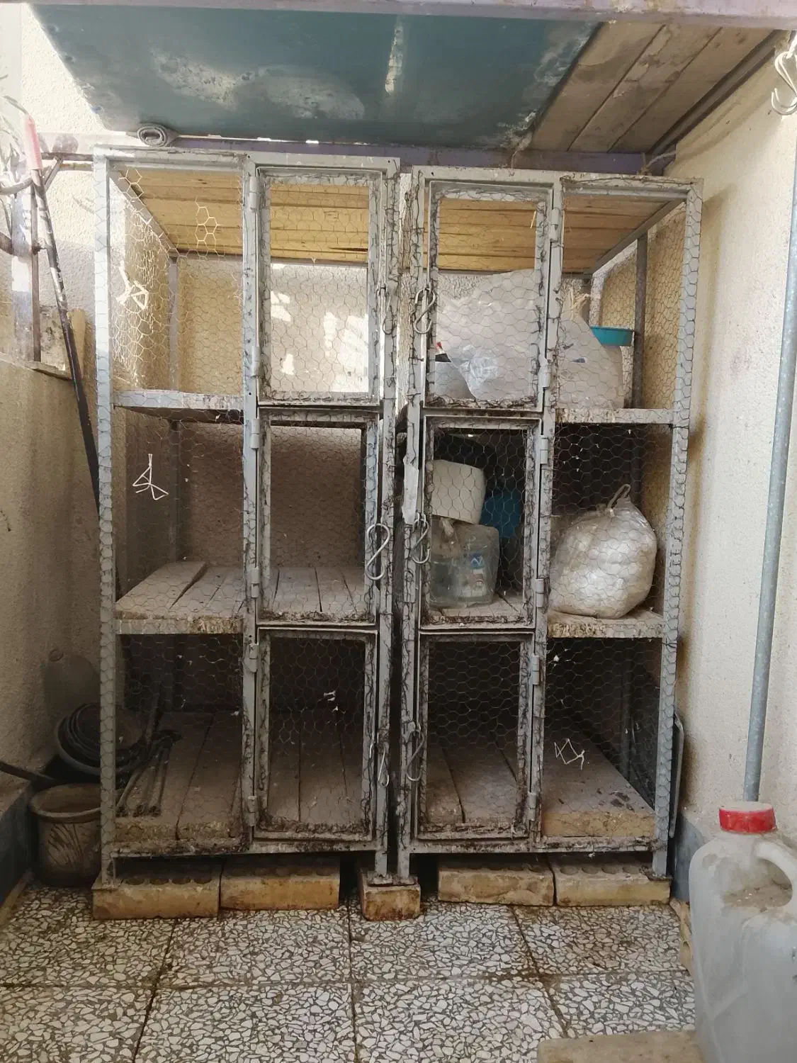 قفس آهنی پیچ و مهره ای|لوازم جانبی حیوانات|قم, باغ کرباسی|دیوار