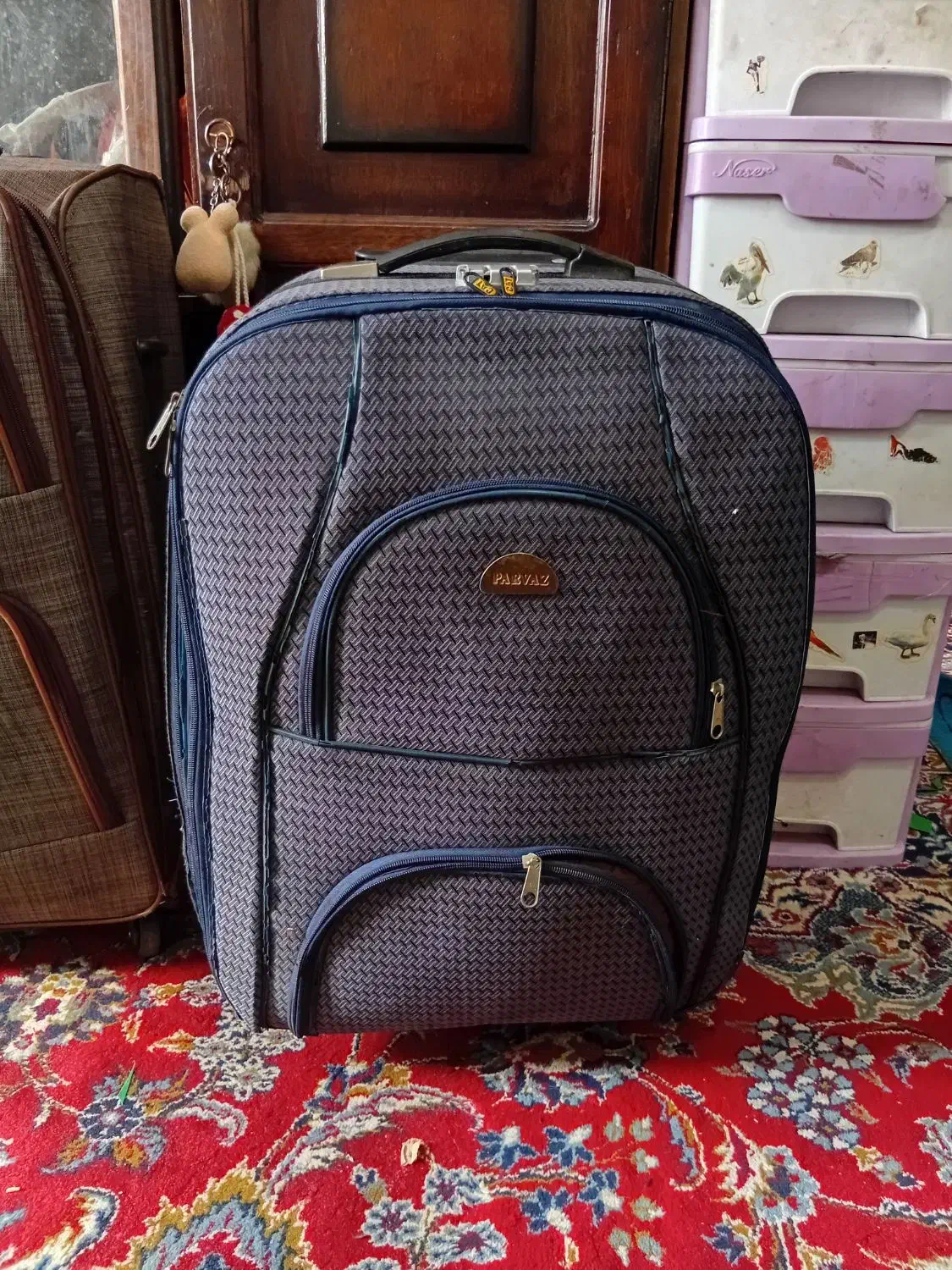 چمدان|کیف، کفش، کمربند|اهواز, کوی باهنر|دیوار