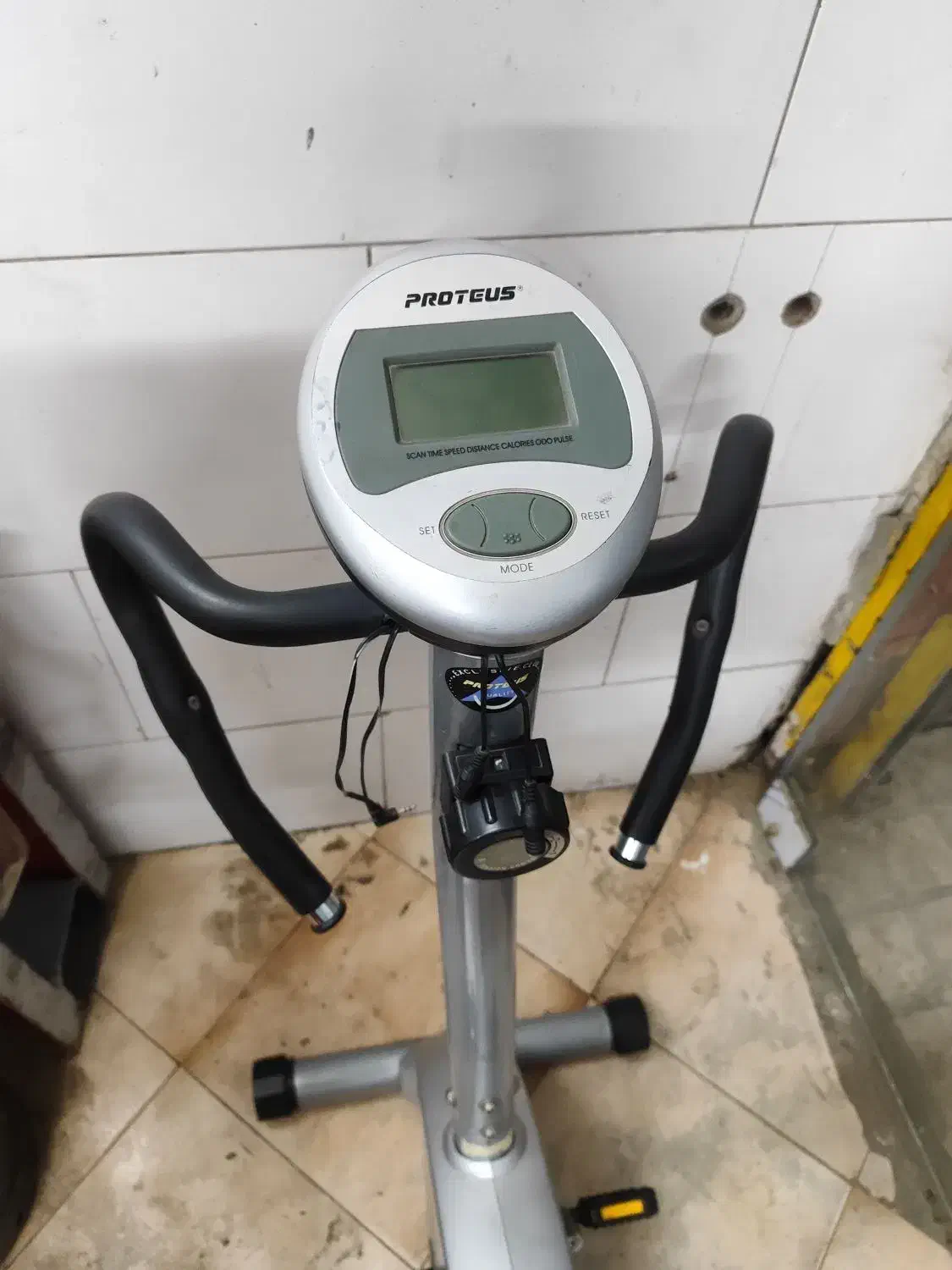 دوچرخه ثابت proteus pec 1735 تایوانی|تجهیزات ورزشی|ری, علایین|دیوار
