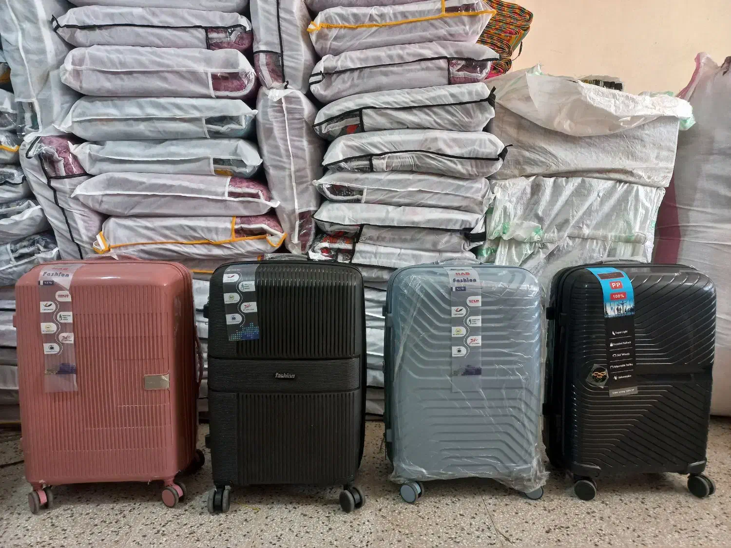 چمدان سه تیکه. دوتیکه. یک تیکه عمده  تکی|کیف، کفش، کمربند|ایلام, |دیوار