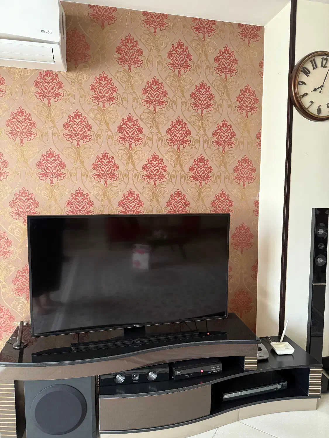 میز تلوزیون|میز تلویزیون|شاهین‌شهر, فردوسی|دیوار