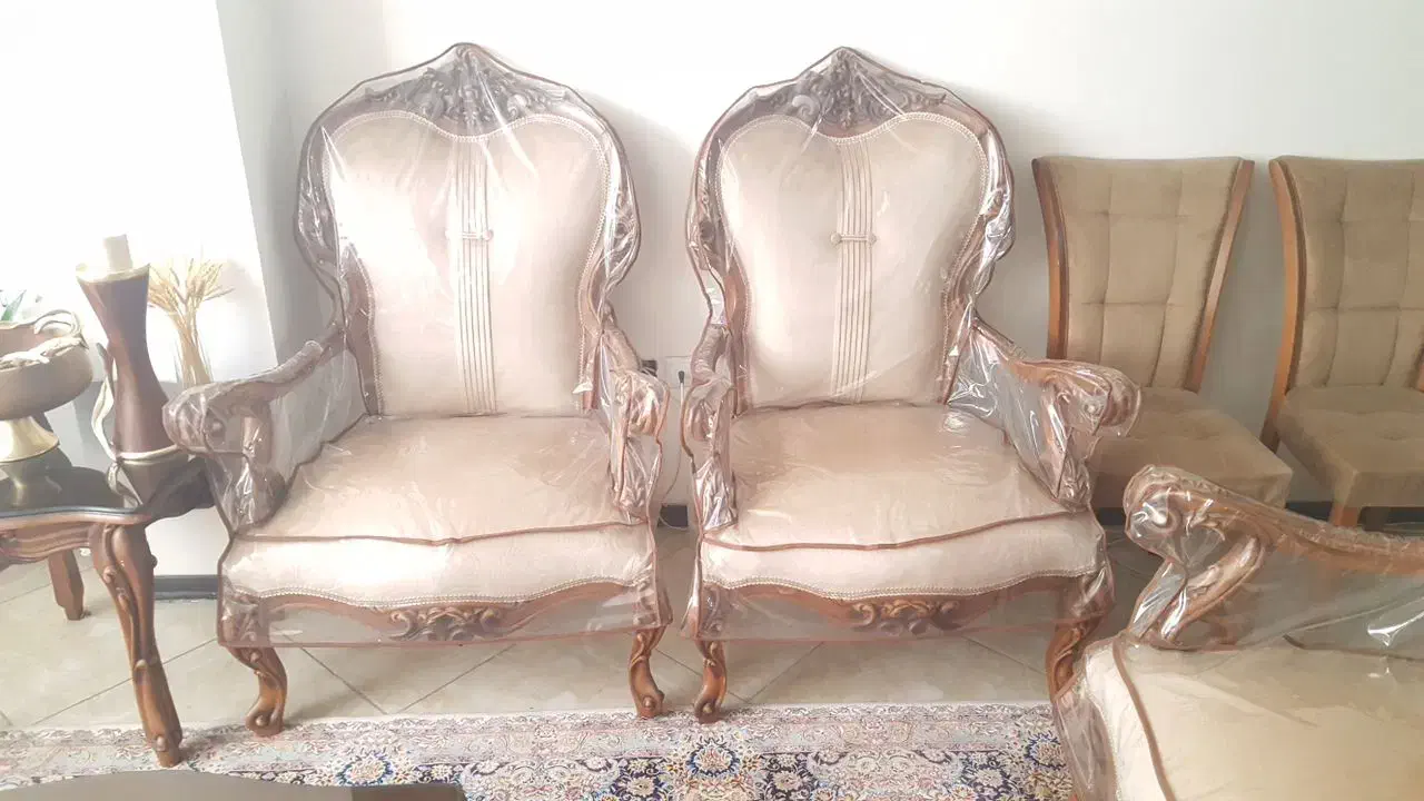 مبل ۹نفره به همراه میز ناهار خوری ۸نفره|مبلمان خانگی و میز عسلی|تهران, شادمان|دیوار