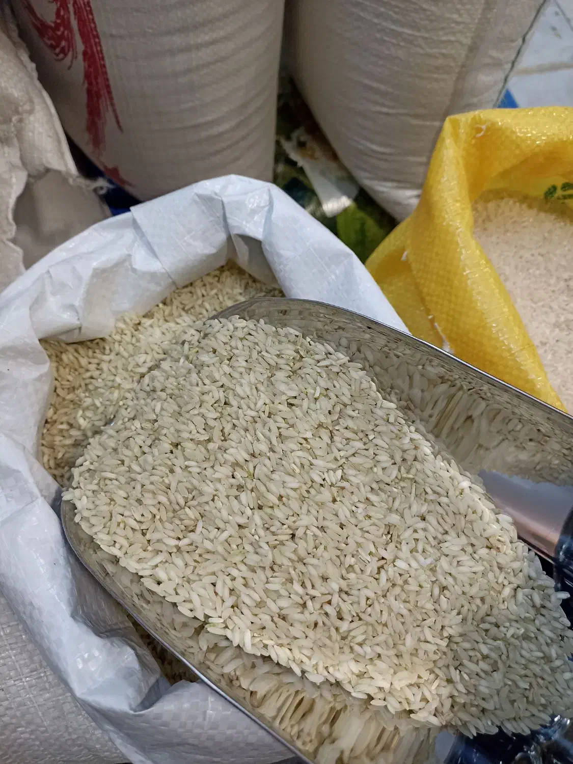 برنج عنبربو قهوه ای اصل،خوش عطروسالم با خواص زیاد|خوردنی و آشامیدنی|اصفهان, خواجه عمید|دیوار