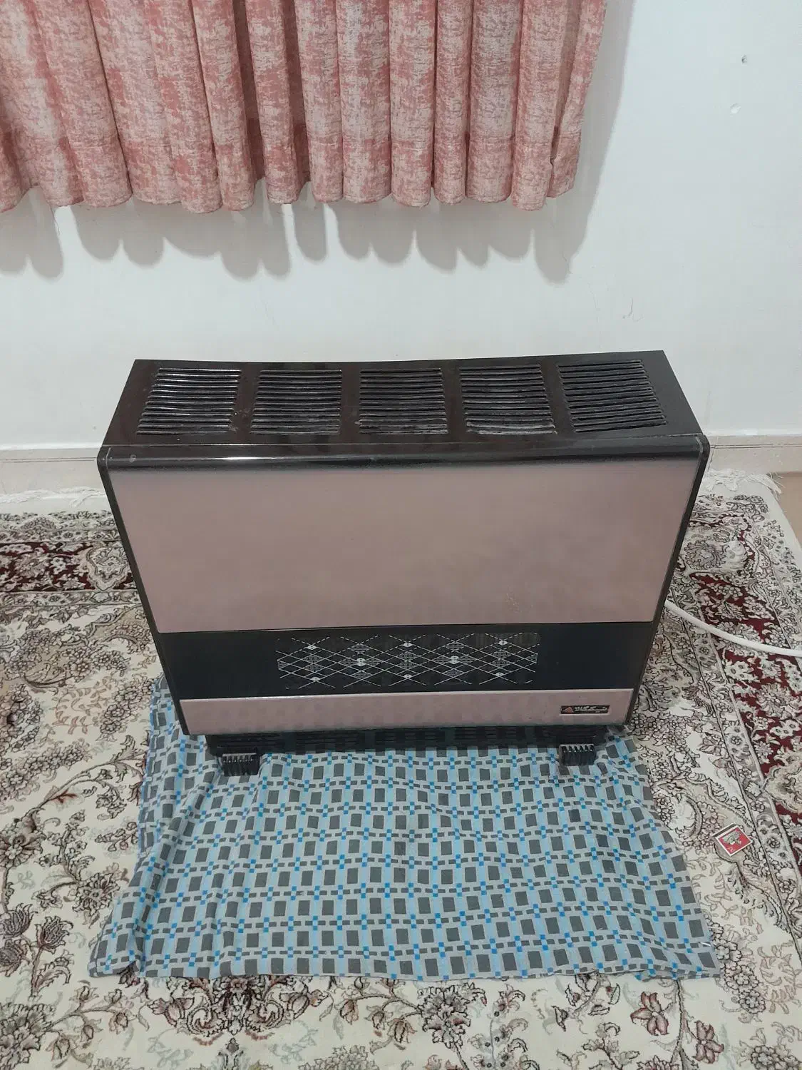 نیکالا|بخاری، هیتر، شومینه|دورود, |دیوار