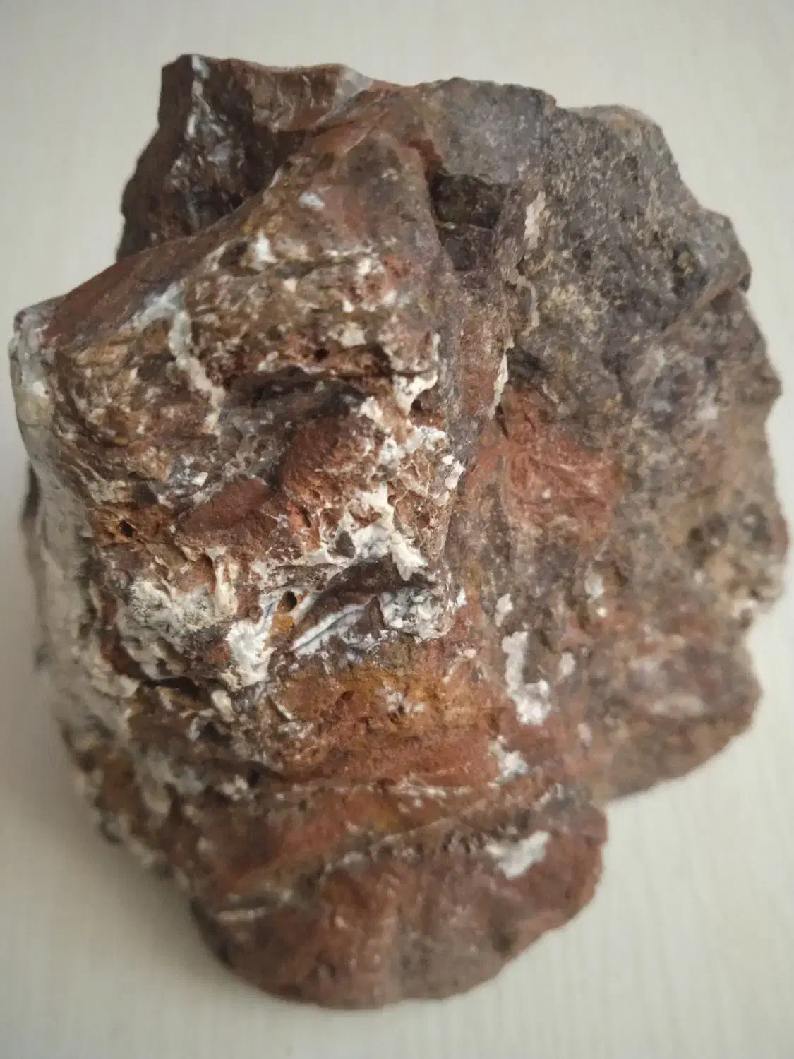 سنگ قهوه ای|جواهرات|هشتگرد, فاز ۲ مهستان|دیوار