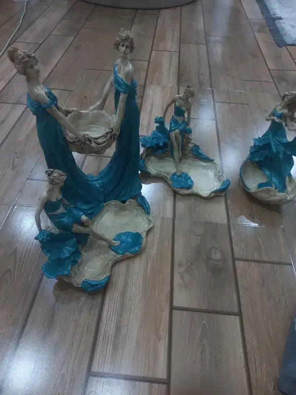 ۲ خواهر|مجسمه، تندیس، ماکت|چهارباغ, |دیوار