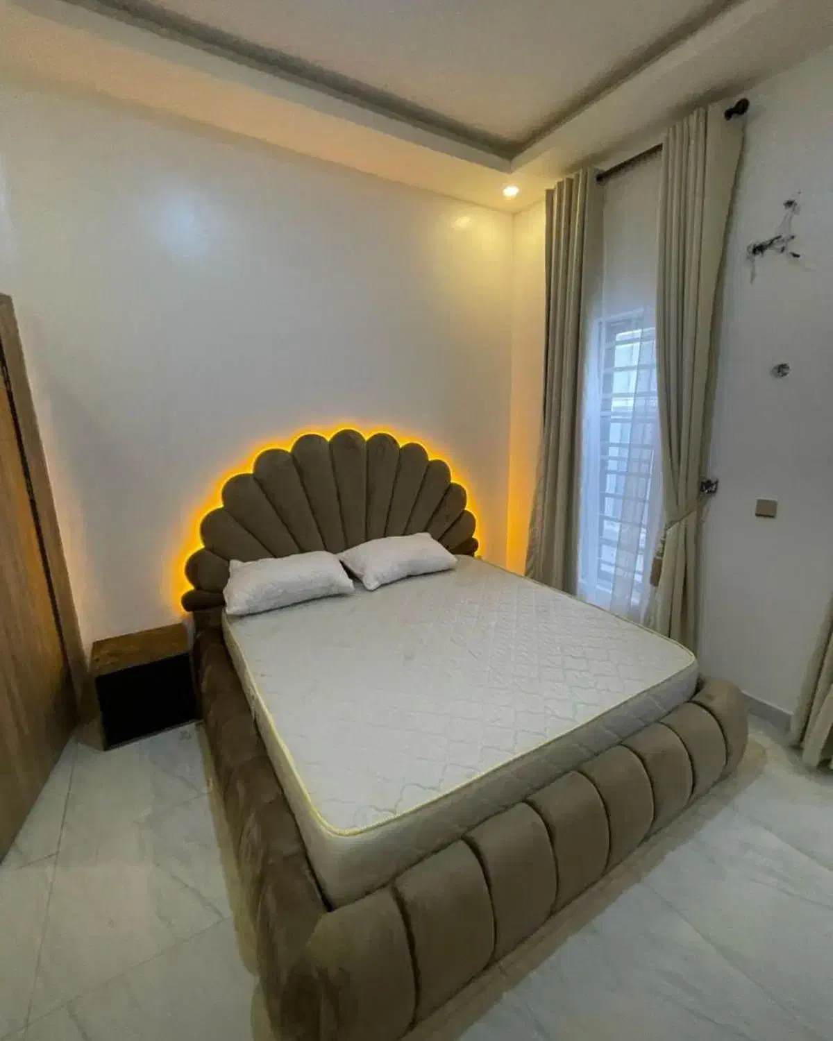 تخت ومیز آرایش|تشک تختخواب|رامهرمز, |دیوار