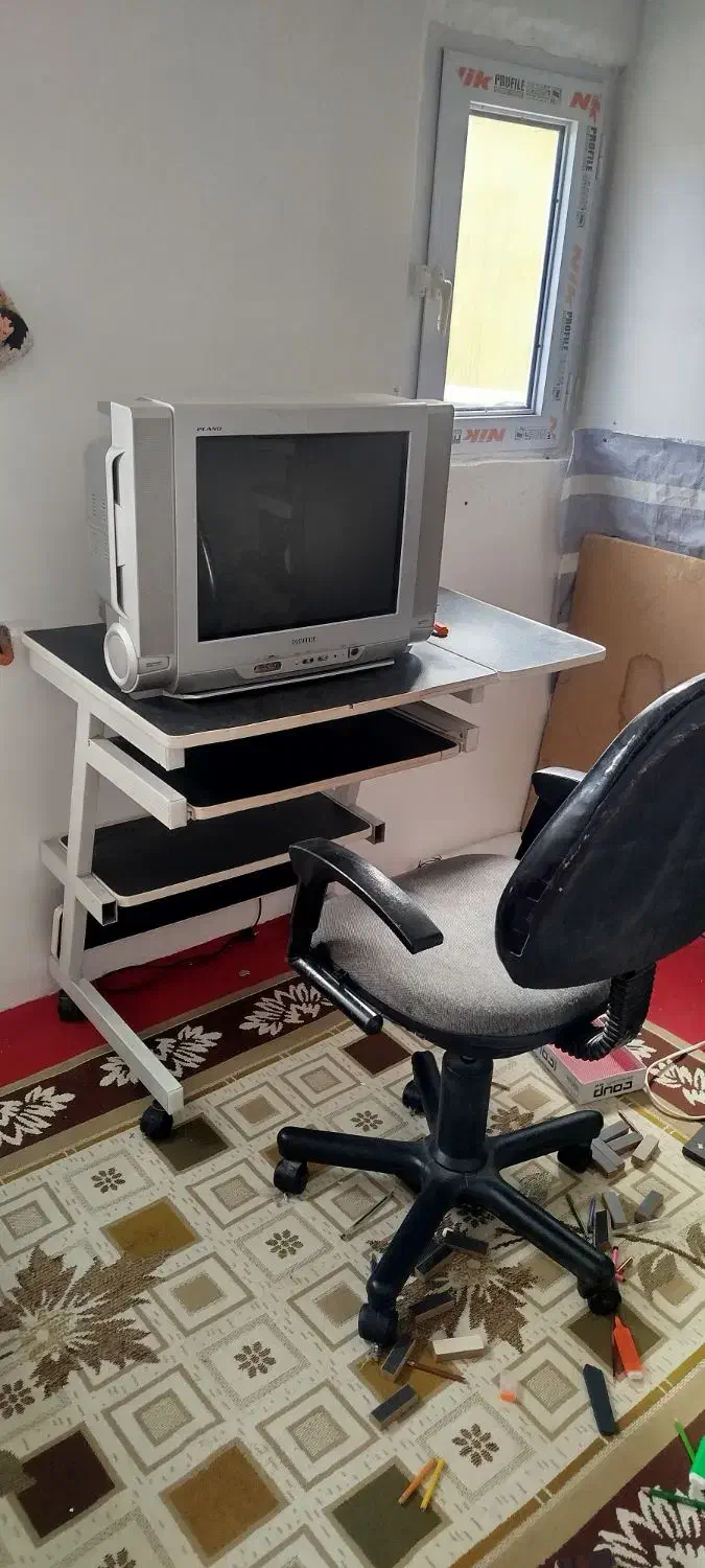 میز وصندلی کامپیوتر|میز تحریر و کامپیوتر|رشت, پیرکلاچای|دیوار