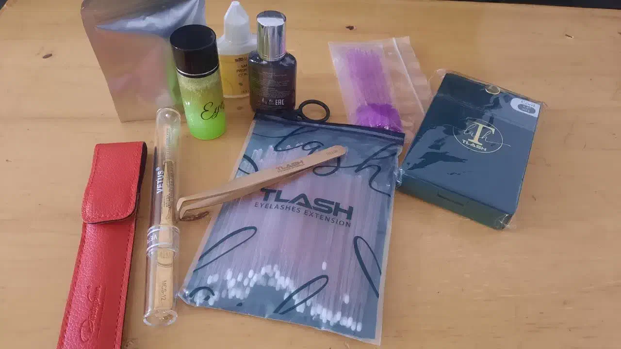 مژه کاری|آرایشگاه و سالن‌های زیبایی|خمین, |دیوار