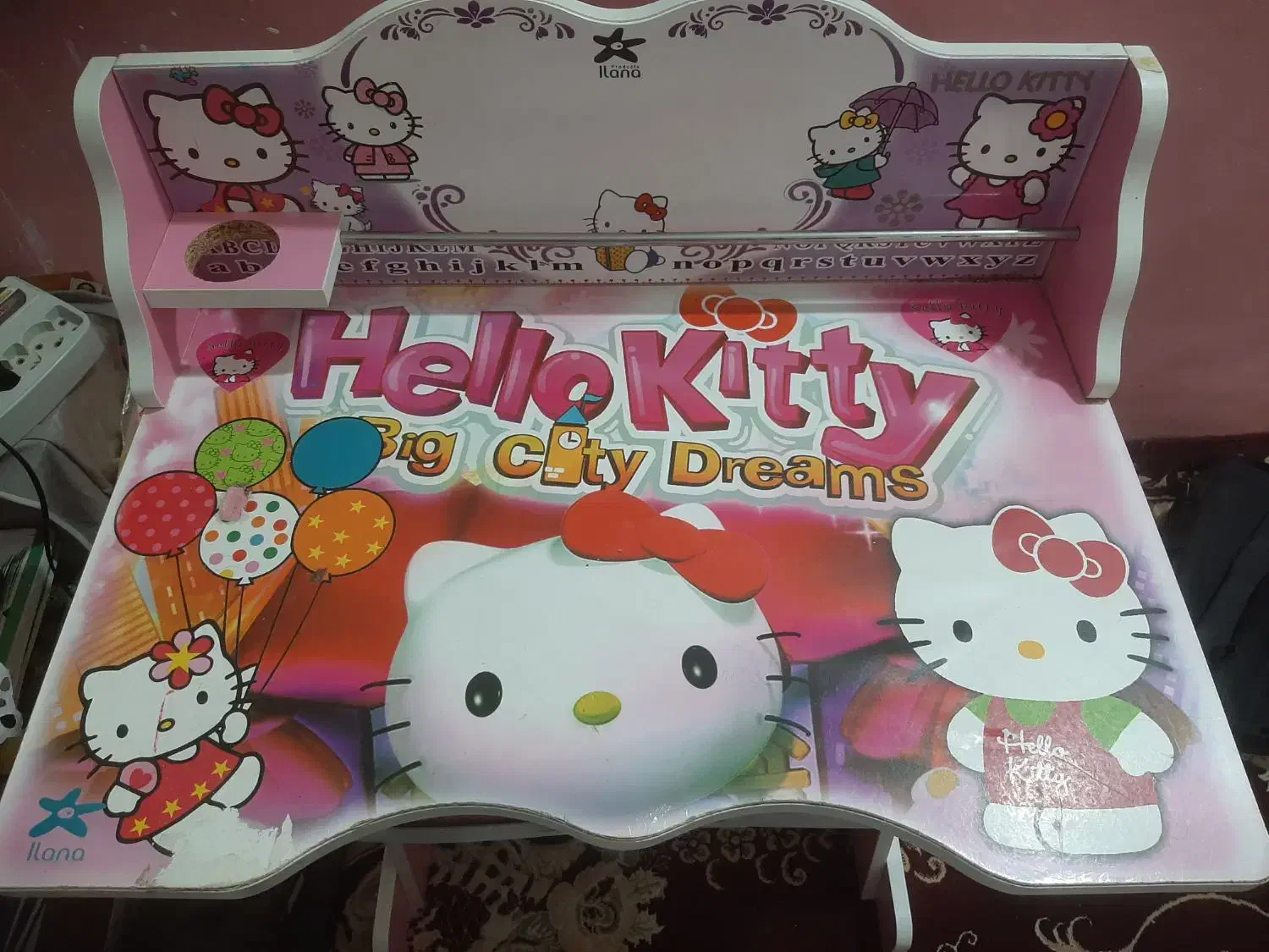 میز تحریر و مبل و جلو مبلی کودک درحد نو|اسباب و اثاث بچه|زهک, |دیوار