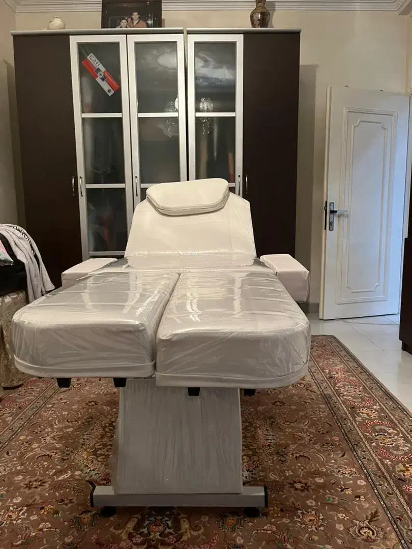 تخت ماساژ، تخت تتو، تخت مخصوص آرایشگری و غیره|آرایشگاه و سالن‌های زیبایی|تبریز, |دیوار