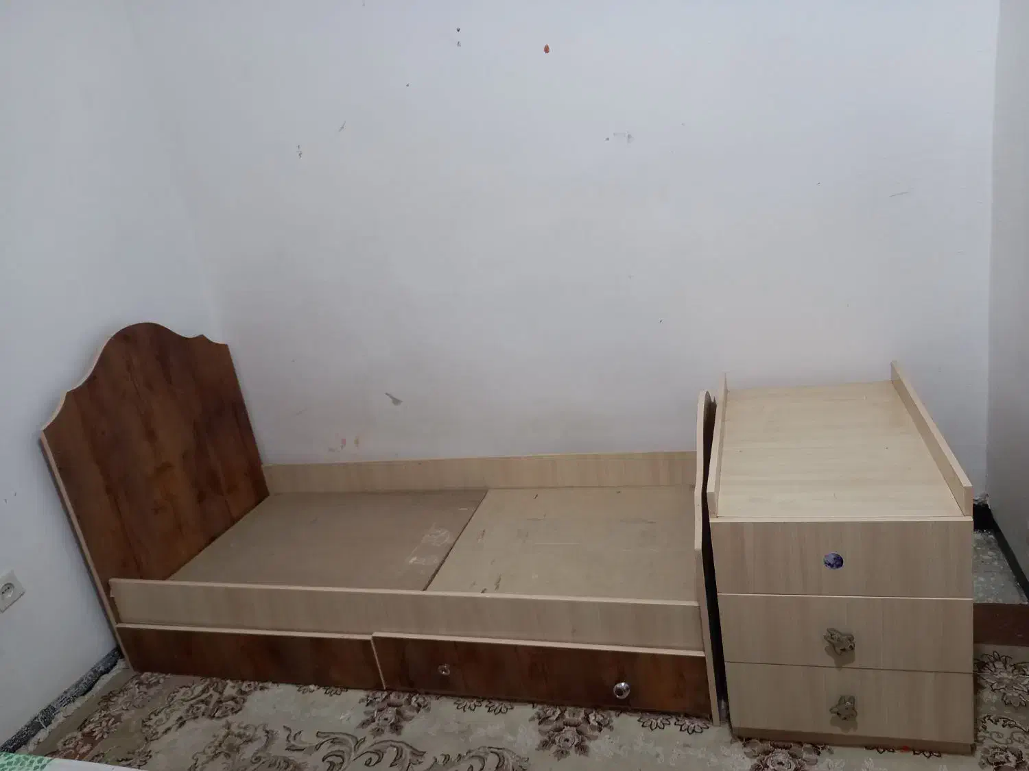 تخت وپاتختی|تخت و سرویس خواب|زاهدان, |دیوار