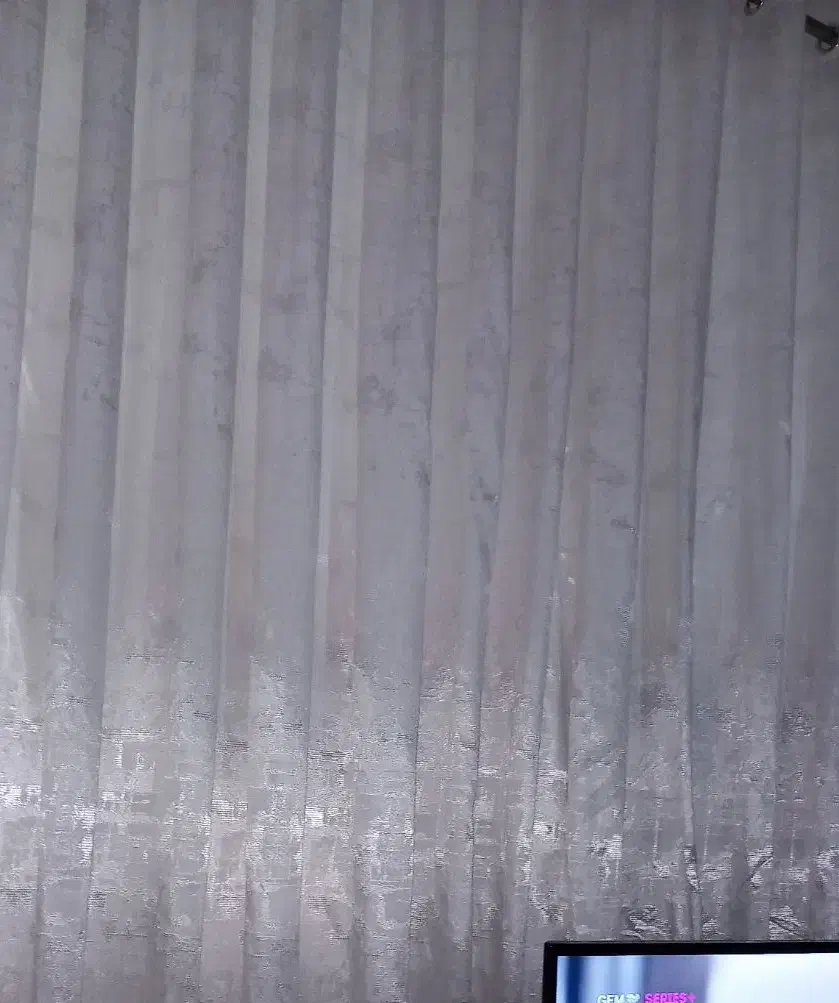 پرده پانچ در حد نو ۴ متر در ۲ و ۸۰ قیمت ۵ میلیون|پرده، رانر، رومیزی|دهلران, |دیوار