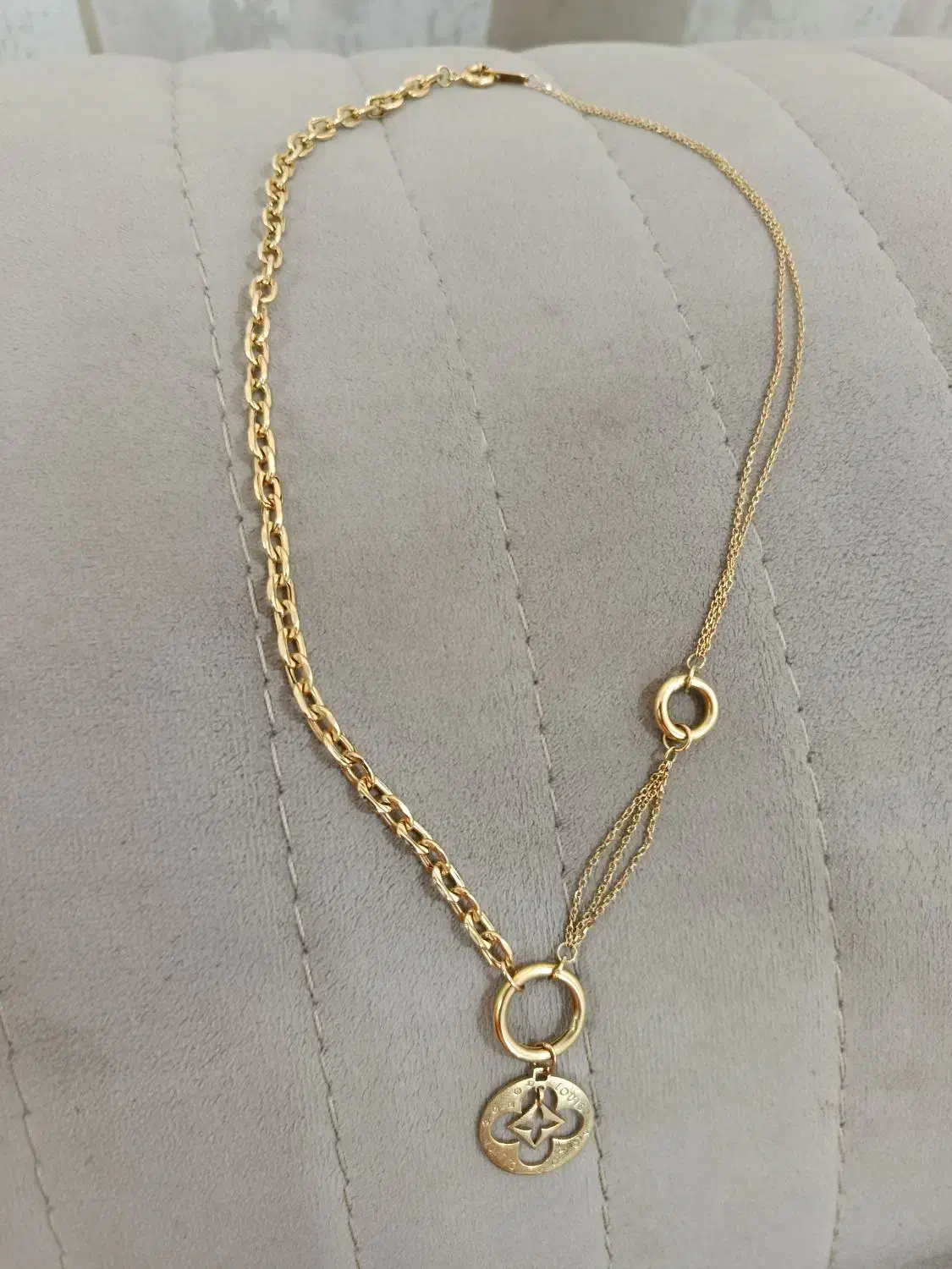 گردنبد تیفانی|جواهرات|مسجد سلیمان, |دیوار