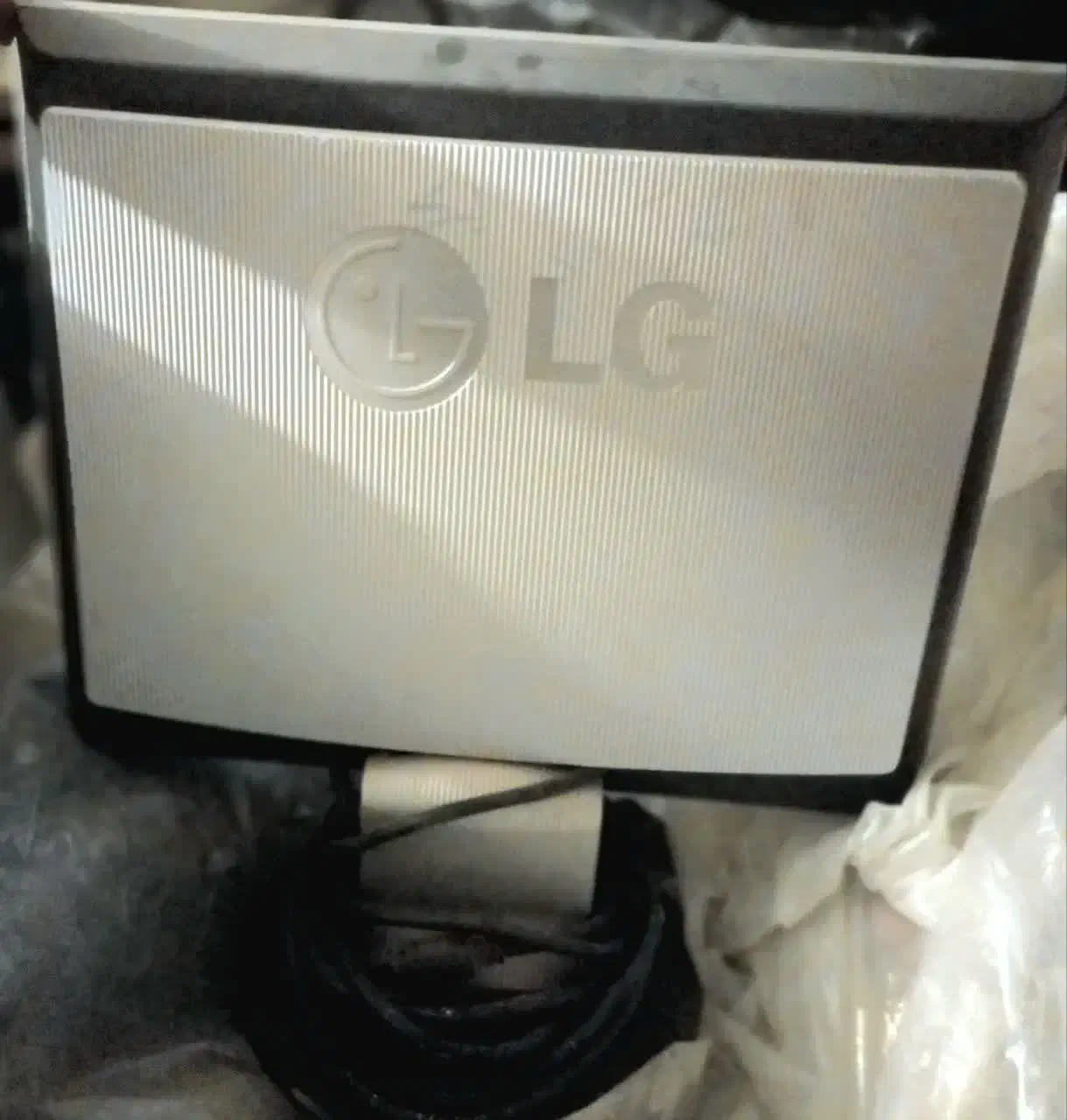 مانیتور 14 اینچ LG|قطعات و لوازم جانبی رایانه|اصفهان, باتون|دیوار