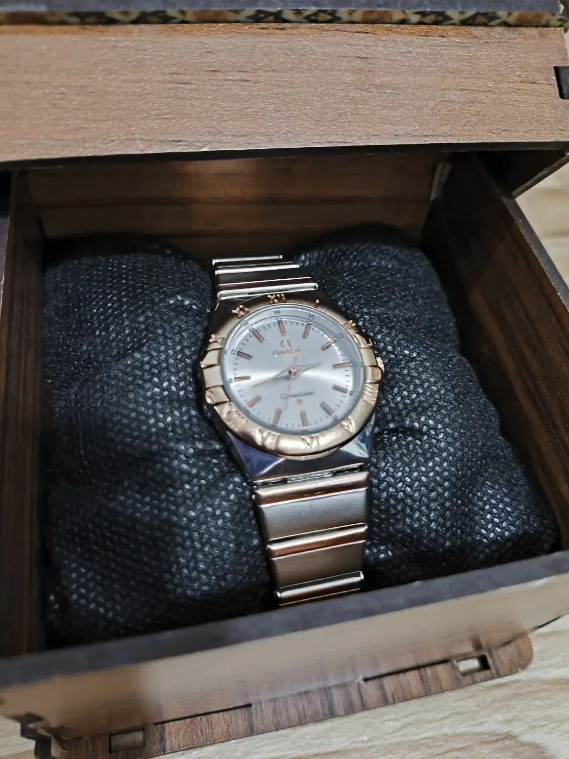 ساعت مچی|ساعت|رشت, معلم|دیوار