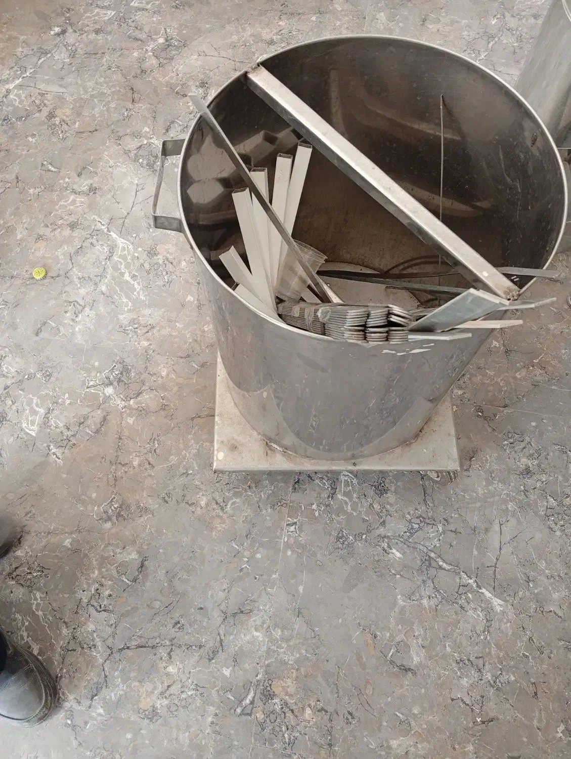 فر کبابی بامیز وسطل سیخ کباب چرخ دار|کافیشاپ و رستوران|سبزوار, توحیدشهر|دیوار