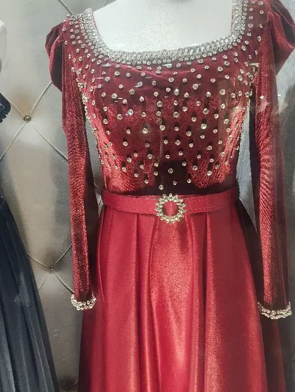 لباس برای دوخت پذیرفته میشود|لباس|پیشوا, |دیوار